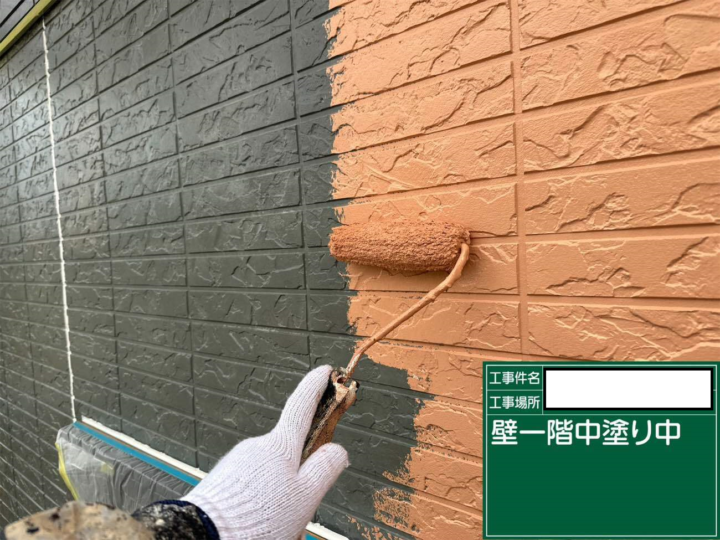 外壁中塗り工事