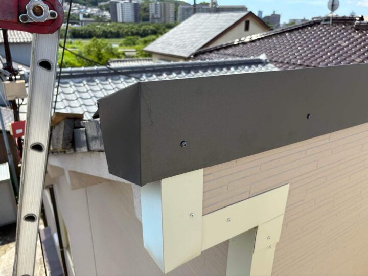 安佐南区　Y様邸　片流れ屋根雨漏り（板金工事）